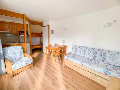 Coin salon dans l'établissement Studio confortable à Tignes avec balcon et animaux admis - FR-1-502-498
