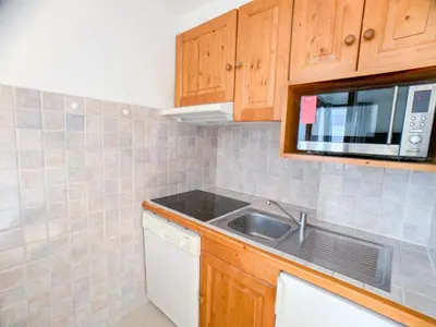 Cuisine ou kitchenette dans l'établissement Studio confortable à Tignes avec balcon et animaux admis - FR-1-502-498