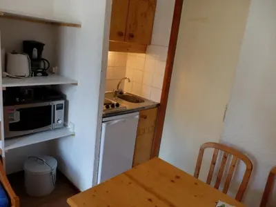 Cuisine ou kitchenette dans l'établissement Studio proche pistes, balcon, animaux acceptés - FR-1-502-500