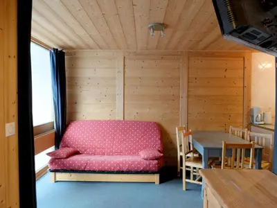 Coin salon dans l'établissement Studio confortable avec balcon, près des pistes et animaux acceptés - FR-1-502-497