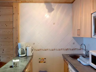 Cuisine ou kitchenette dans l'établissement Studio confortable avec balcon, près des pistes et animaux acceptés - FR-1-502-497