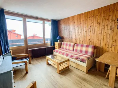 Coin salon dans l'établissement Studio lumineux à Tignes Val Claret, proche pistes et commerces, balcon, animaux permis - FR-1-502-499