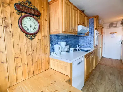 Cuisine ou kitchenette dans l'établissement Studio lumineux à Tignes Val Claret, proche pistes et commerces, balcon, animaux permis - FR-1-502-499