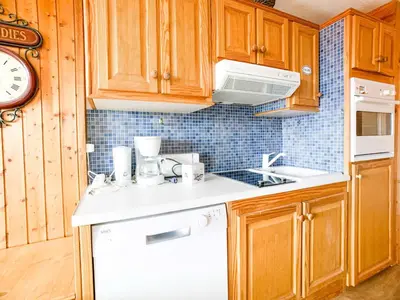 Cuisine ou kitchenette dans l'établissement Studio lumineux à Tignes Val Claret, proche pistes et commerces, balcon, animaux permis - FR-1-502-499