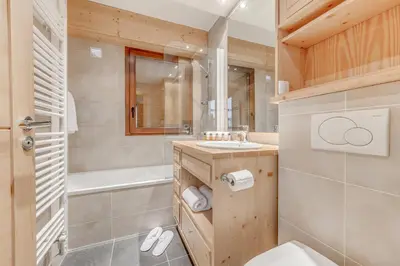 Salle de bains dans l'établissement Résidence Ducs De Savoie - Appartement 3, proche des pistes,commerce, vue lac MAE-7214