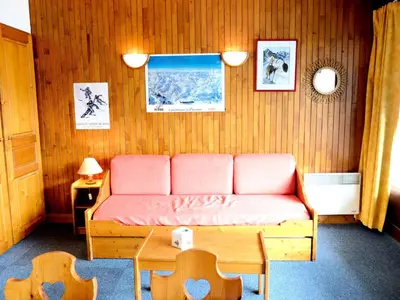 Coin salon dans l'établissement Résidence Bec Rouge - Appartement lumineux·Accès direct pistes·Balcon MAE-7464