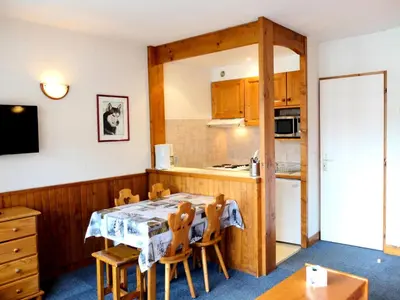 Cuisine ou kitchenette dans l'établissement Résidence Bec Rouge - Appartement lumineux·Accès direct pistes·Balcon MAE-7464