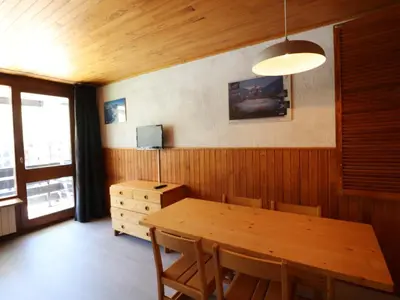 Coin salon dans l'établissement Studio Confortable avec Balcon, Près des Pistes et Commerces - FR-1-502-502
