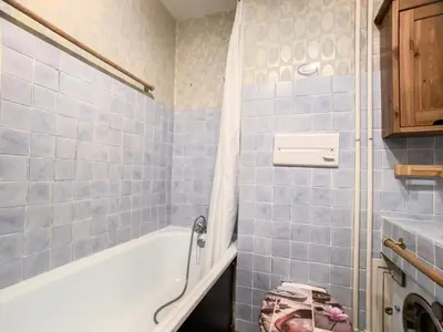 Salle de bains dans l'établissement Résidence Grandes Platieres 2 - Studio cabine situé dans le centre du Val Claret MAE-2324