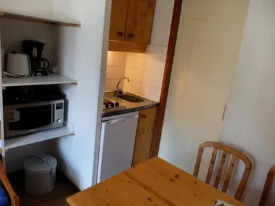Cuisine ou kitchenette dans l'établissement Chalet Club Iv - Blanchot - Studio·Proches des pistes et commerces·Balcon MAE-2334