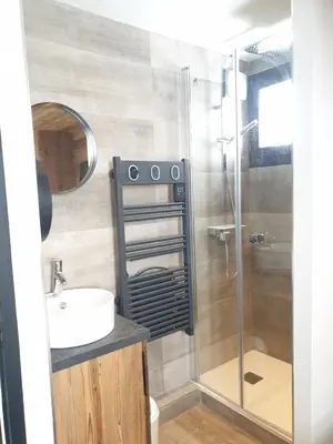 Salle de bains dans l'établissement les etoiles de la plagne le quartz
