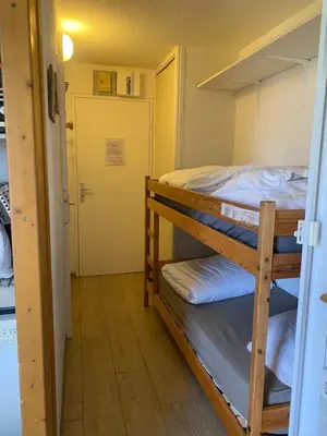 Un ou plusieurs lits dans un hébergement de l'établissement RESIDENCE LE BORSAT SUR PISTE STUDIO CABINE BALCON 64 chemin du Borsat TIGNES VAL CLARET