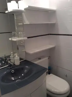 Salle de bains dans l'établissement RESIDENCE LE BORSAT SUR PISTE STUDIO CABINE BALCON 64 chemin du Borsat TIGNES VAL CLARET