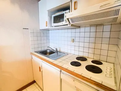 Cuisine ou kitchenette dans l'établissement Résidence Hauts Du Val Claret B2 - Studio confortable · Entre pistes et commerces MAE-3644