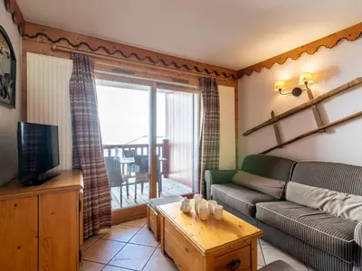 Télévision ou salle de divertissement dans l'établissement Apartment Ecrin des Neiges - Val Claret-4 by Interhome