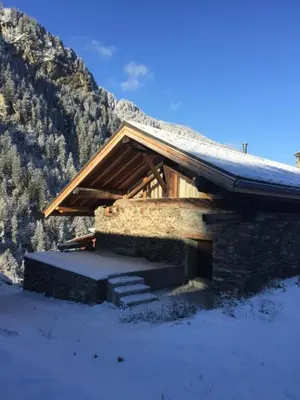 Vue générale sur la montagne ou vue sur la montagne depuis le chalet