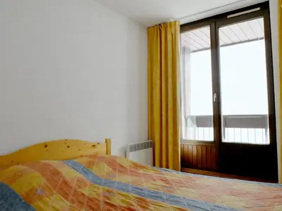 Un ou plusieurs lits dans un hébergement de l'établissement Appartement lumineux proche pistes, balcon, animaux admis - FR-1-502-509