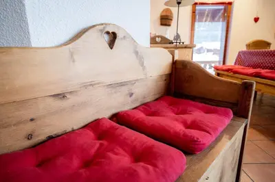 Coin salon dans l'établissement Le Cocon Detached chalet (6p). 3 bedrooms and 2 bathrooms