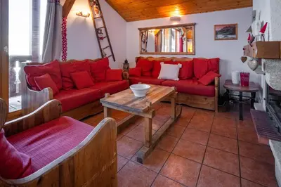 Coin salon dans l'établissement Le Cocon Detached chalet (6p). 3 bedrooms and 2 bathrooms