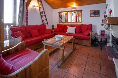 Coin salon dans l'établissement Le Cocon Detached chalet (6p). 3 bedrooms and 2 bathrooms