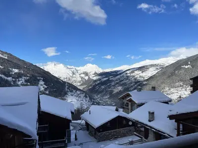 Vue générale sur la montagne ou vue sur la montagne depuis l'hôtel
