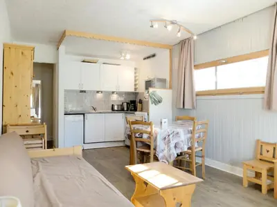 Cuisine ou kitchenette dans l'établissement Résidence Tour Du Lac - Appartement rénové·Proche des pistes ·Balcon MAE-1744