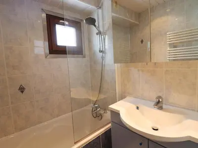 Salle de bains dans l'établissement Confort à Tignes, 5 pers., proche pistes, balcon sud, WiFi - FR-1-502-513
