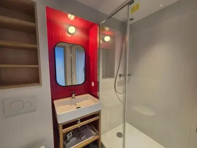 Salle de bains dans l'établissement Duplex rénové skis aux pieds, 3 pièces, balcon à Tignes - FR-1-502-518