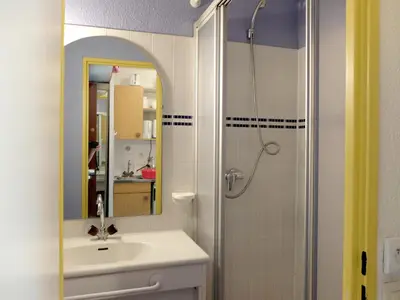 Salle de bains dans l'établissement Studio lumineux à Tignes, près des pistes, animaux admis - FR-1-502-519