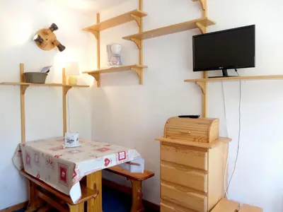 Télévision ou salle de divertissement dans l'établissement Studio lumineux à Tignes, près des pistes, animaux admis - FR-1-502-519