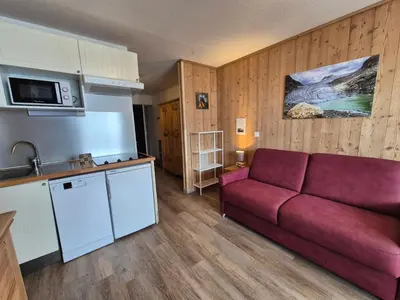 Cuisine ou kitchenette dans l'établissement Studio rénové skis aux pieds, 4 pers., Tignes Val Claret - FR-1-502-520