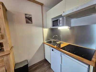 Cuisine ou kitchenette dans l'établissement Studio rénové skis aux pieds, 4 pers., Tignes Val Claret - FR-1-502-520