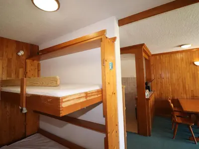 Un ou plusieurs lits dans un hébergement de l'établissement Appartement fonctionnel avec balcon, proche des pistes, animaux acceptés - FR-1-502-521