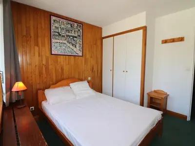 Un ou plusieurs lits dans un hébergement de l'établissement Appartement fonctionnel avec balcon, proche des pistes, animaux acceptés - FR-1-502-521