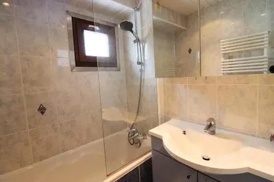 Salle de bains dans l'établissement Résidence Soldanelles - Appartement rénové·Proche des pistes·Balcon MAE-0714