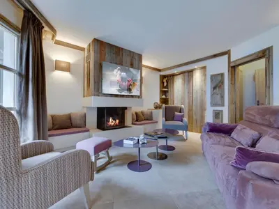 Coin salon dans l'établissement Appartement duplex sur les pistes avec cheminée et espace spa - FR-1-686-28
