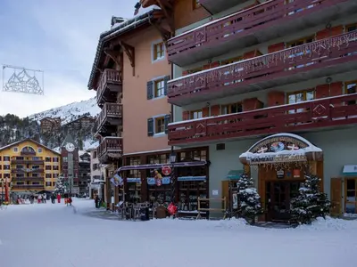 L'établissement Appartement duplex sur les pistes avec cheminée et espace spa - FR-1-686-28 en hiver