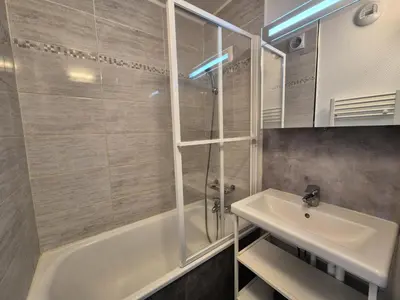Salle de bains dans l'établissement Résidence Plein Soleil - Appartement skis aux pieds · Proche du funiculaire MAE-4594