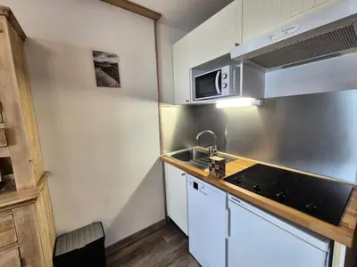 Cuisine ou kitchenette dans l'établissement Résidence Plein Soleil - Appartement skis aux pieds · Proche du funiculaire MAE-4594