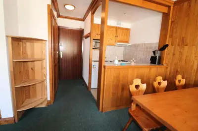 Cuisine ou kitchenette dans l'établissement Résidence Tour Du Lac - Appartement fonctionnel·Proche des pistes MAE-8104