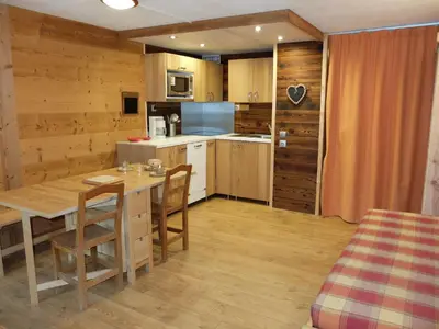 Cuisine ou kitchenette dans l'établissement Studio Rénové 4 Pers, Proche Pistes, Balcon, Animaux Acceptés - FR-1-502-478