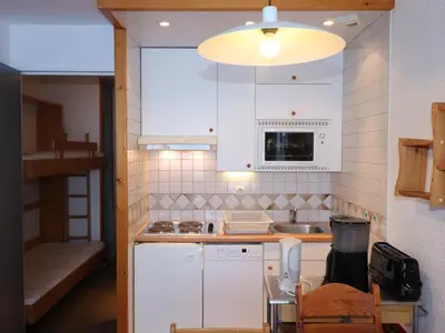 Cuisine ou kitchenette dans l'établissement Studio confortable proche des pistes avec balcon, animaux acceptés - Tignes - FR-1-502-514