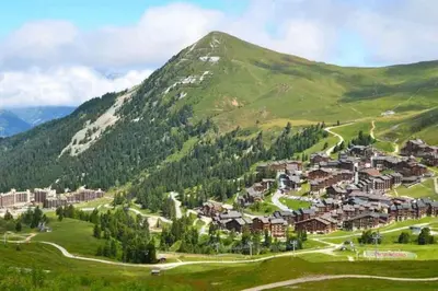 Vue générale sur la montagne ou vue sur la montagne depuis l'appartement