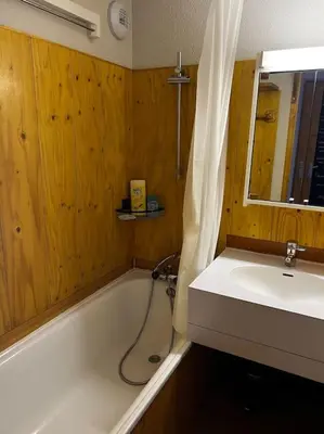 Salle de bains dans l'établissement Appartement BELLE PLAGNE et PARKING, ménage inclus