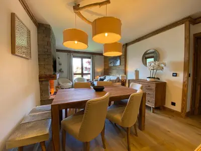 Coin salon dans l'établissement Arcs 1950 Appartement Luxe type chalet 5 à 7 personnes Vue imprenable sur le Montblanc skis aux pieds