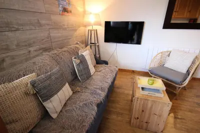 Coin salon dans l'établissement Résidence Praz De L'ours 2 - Appartement 2 pièces de charme proche des pistes et des commerces MAE-6974