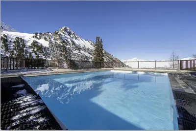 Vue générale sur la montagne ou vue sur la montagne depuis l'appartement