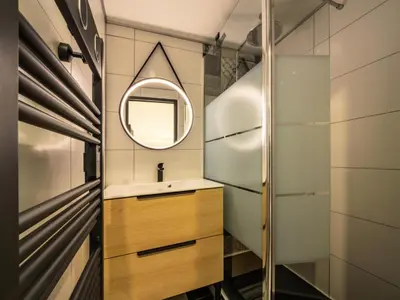 Salle de bains dans l'établissement Résidence Home Club - Studio confortable · Skis aux pieds · Balcon MAE-0264
