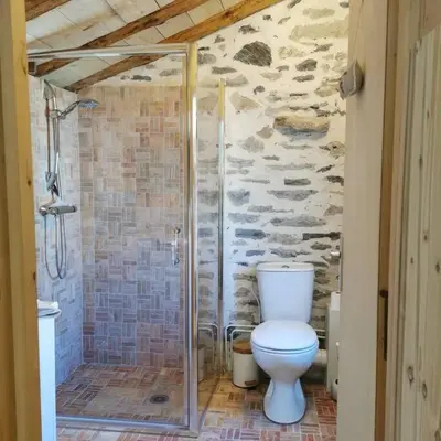 Salle de bains dans l'établissement Gîte 14 pers LesOursFanfarons spacieux chaleureux