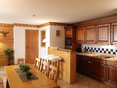 Cuisine ou kitchenette dans l'établissement Appartement spacieux à Tignes avec WIFI, terrasse pour 6 pers. - FR-1-502-527